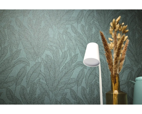 Närbild av en väggtapet med bladmönster