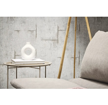 Dekorativ tapet i betonglook med design av armeringsstål i vardagsrummet.