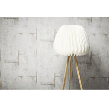 Golvlampa med lampskärm och träben