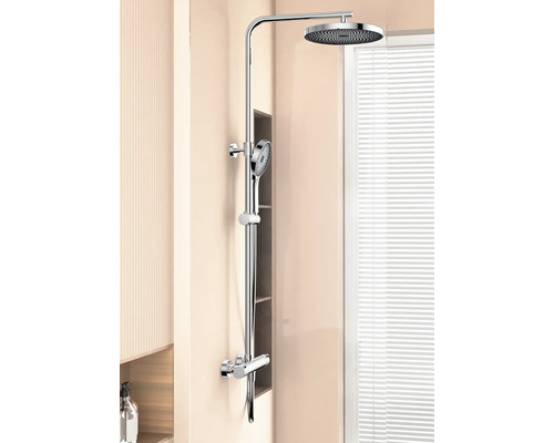 Duschpelare med huvud- och handdusch i badrummet