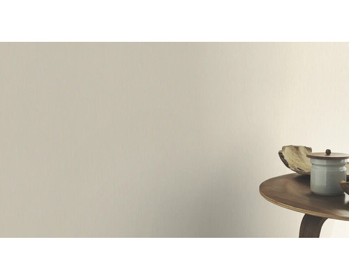 Väggdekoration med dekoration på ett träbord