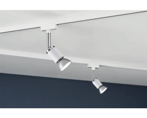 Två takspotlights på en strömskena för inomhusbelysning