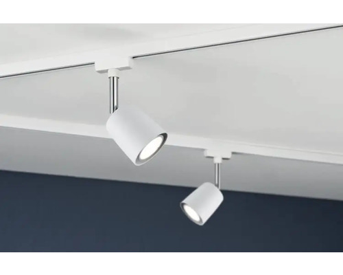 Två takstrålkastare på en strömskena för takmontering