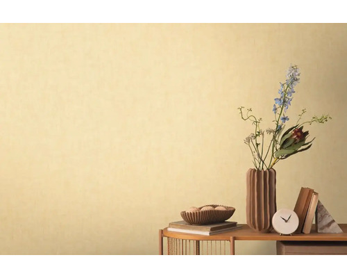 Dekorativ tapet med blomsterarrangemang och bordsdekoration