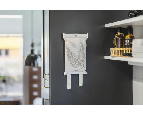 Fuktabsorberare på en skåpdörr inomhus