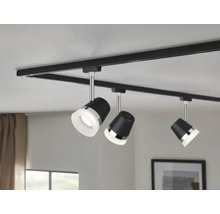 Taklampa med tre spotlights på en skena