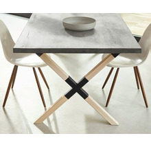 Matbord med grå bordsskiva och korsade ben av trä