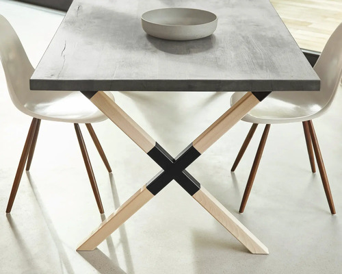 Matbord med grå bordsskiva och korsade ben av trä