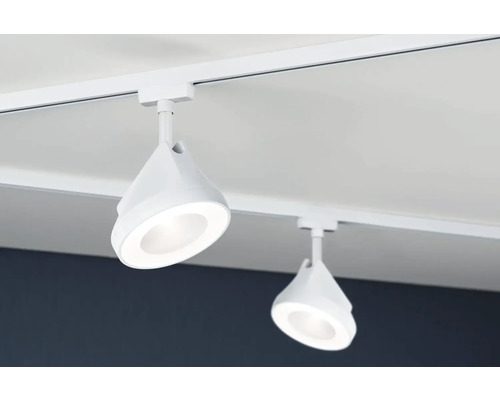 Två vita LED-skenspotlights under taket