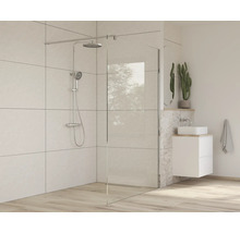 Modernt badrum med duschvägg, armaturer och tvättställ