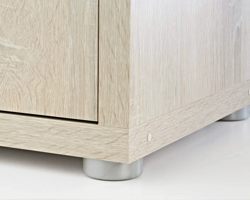 Detaljbild av en möbel med trästruktur och fötter