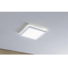 Fyrkantig taklampa monterad i taket