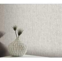 Strukturmönstrad tapet med vas och dekoration på ett bord