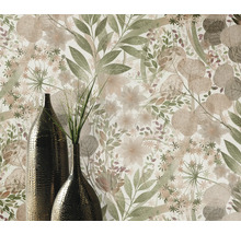 Dekorativ tapet med blom- och växtmönster i olika nyanser.