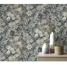 Dekorativ tapet med blommönster i interiör