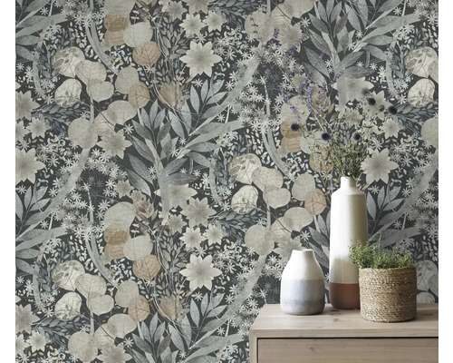 Dekorativ tapet med blommönster i interiör