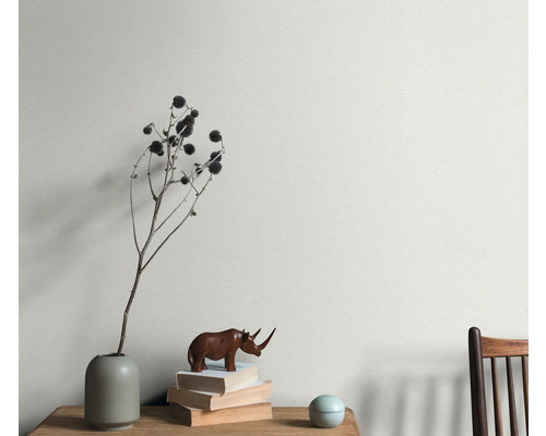 Väggdekoration med växtdekoration, bokstapel och träfigur