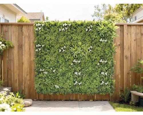 Dekorativ grön panel med vita blommor på ett trästaket