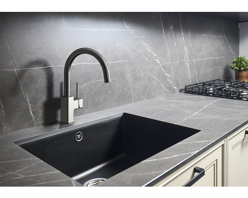 Diskho med blandare i modern köksmiljö