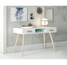 Vitt skrivbord med träben, lådor och förvaringsfack under konst, klocka och lampa