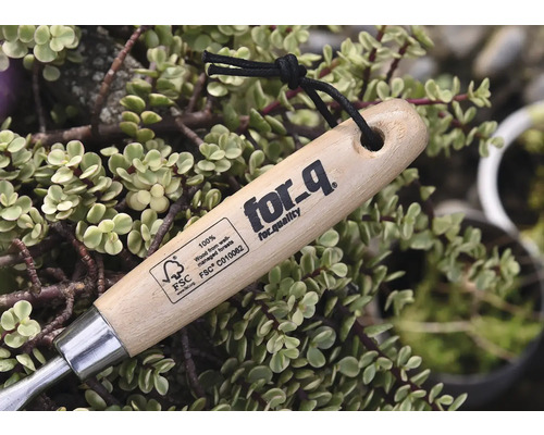 Planteringsspade från for_q med trähandtag och FSC-sigill