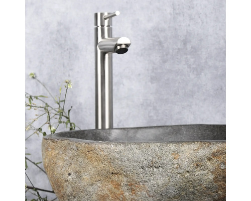 Tvättställ i natursten med blandare