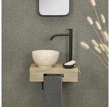 Badrumstvättställ med tvättställsskål, blandare och handduk