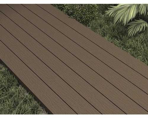 Trallbrädor på en gräsyta