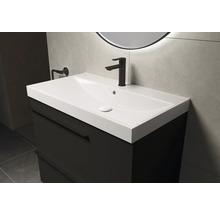 Tvättställ med underskåp och blandare i badrummet