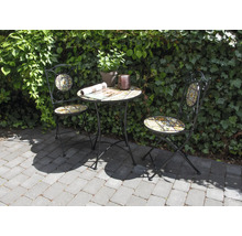 Uteplatsmöbelset med bord och två stolar med mosaikmönster