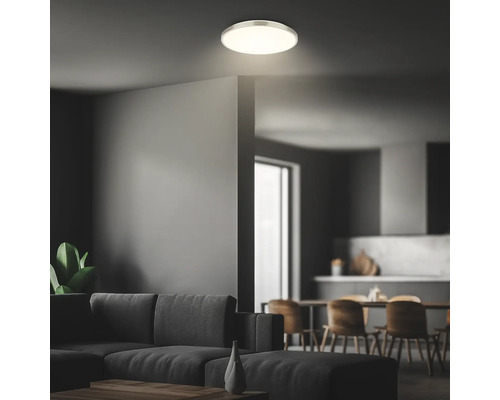 Taklampa i vardagsrummet