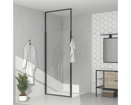 Modernt badrum med duschkabin, tvättställ och dekorativa element för en stilfull atmosfär.