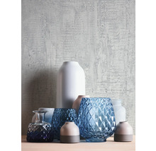 Arrangemang av olika vaser och dekorativa behållare