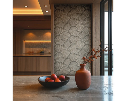 Stilfull inredning med tapet, fruktskål och vas för en mysig atmosfär.