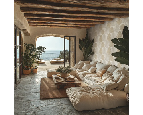 Vardagsrum med stor soffa, takbjälkar i trä och havsutsikt