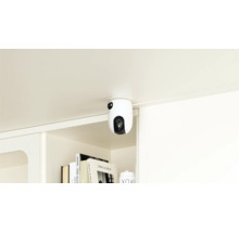 Övervakningskamera monterad i taket