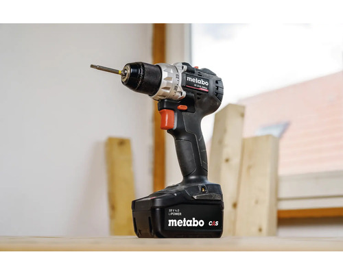 Metabo batteridriven borrskruvdragare med bits