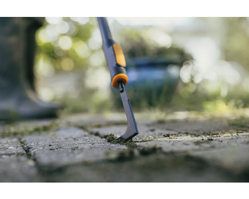 Fog- och kantskrapa används på gatstenar