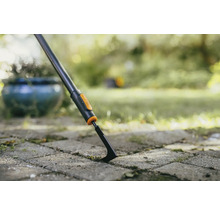 Ogräsjärn som används på gatstenar