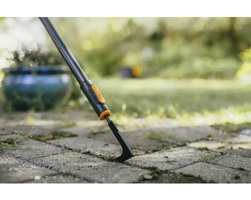 Ogräsjärn som används på gatstenar