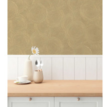 Dekorativ tapet med cirkelmönster i ett köksområde.