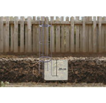 Illustration av ett tomatstöd i trädgården med ett installationsdjup på 29 centimeter