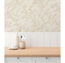 Tapet med blommönster i en köksinredning