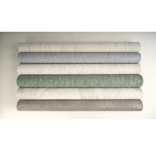 Stapel med olika rullar av mönstrade tapeter