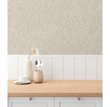 Tapet med blommönster ovanför en disk med disk och dekoration