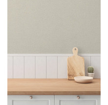 Dekorativ tapet i köket med skärbräda och växt