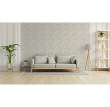 Vardagsrum med soffa, krukväxter och hylla