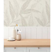 Väggdekoration med blommönster, kombinerat med en trädgårdsvägg och dekorationer som porslin och en blomma i en vas.