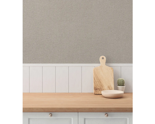 Bild av en köksbänk med dekoration och textiltapet