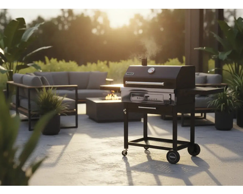 Trädgårdsscen med kolgrill, sittgrupp och eldstad för en mysig utomhusatmosfär.